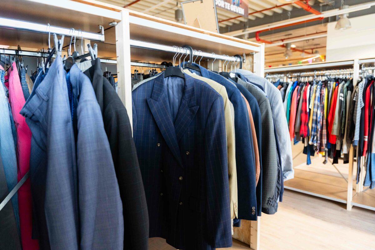 Vintage kleding in nieuwe kringloopwinkel Kampen